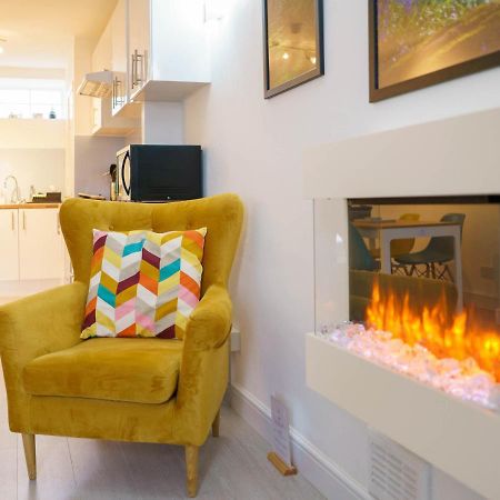 Pass The Keys Modern 2 Bed Flat Overlooking Aberaeron Harbour Екстер'єр фото