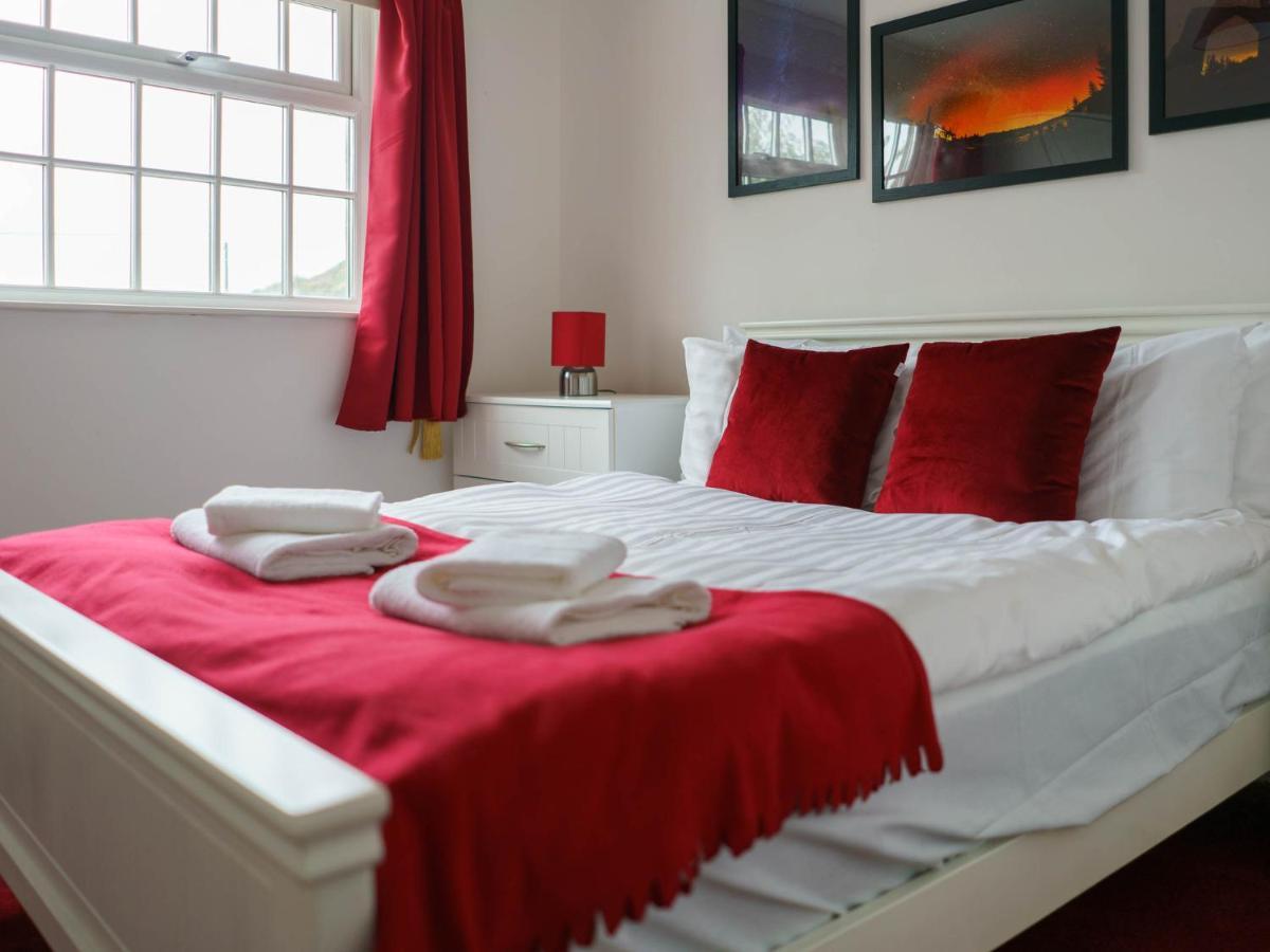 Pass The Keys Modern 2 Bed Flat Overlooking Aberaeron Harbour Екстер'єр фото